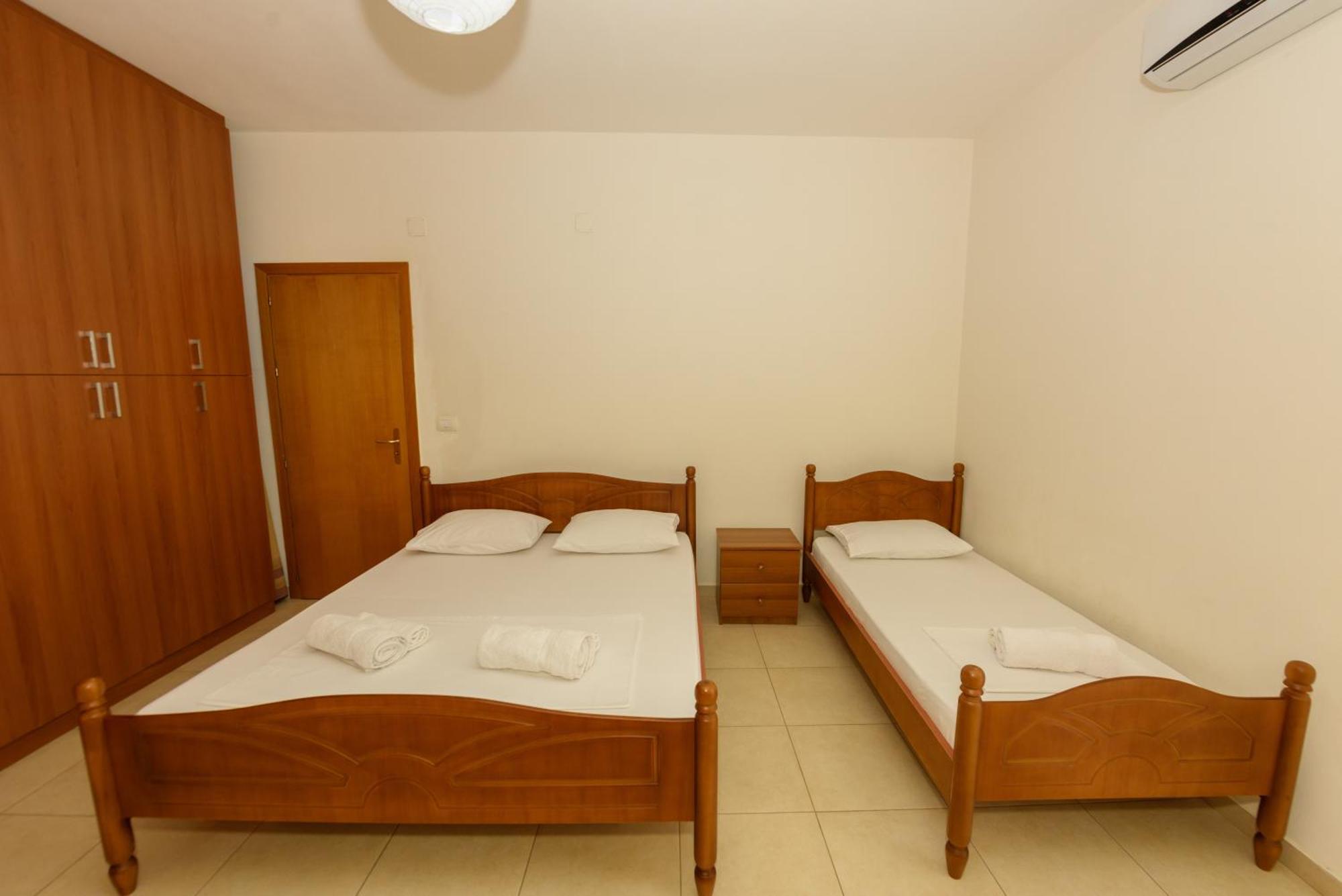 Vasili'S Family Apartments Himare Exterior photo