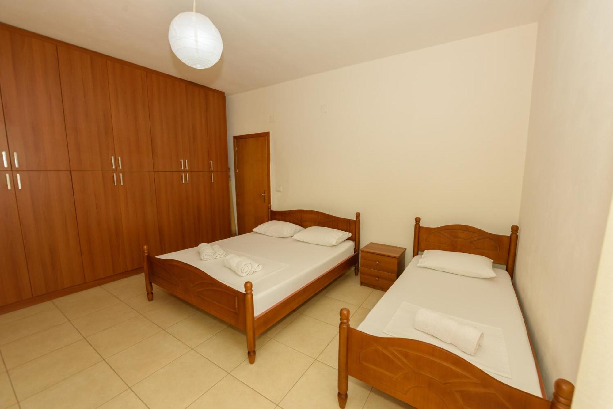 Vasili'S Family Apartments Himare Exterior photo