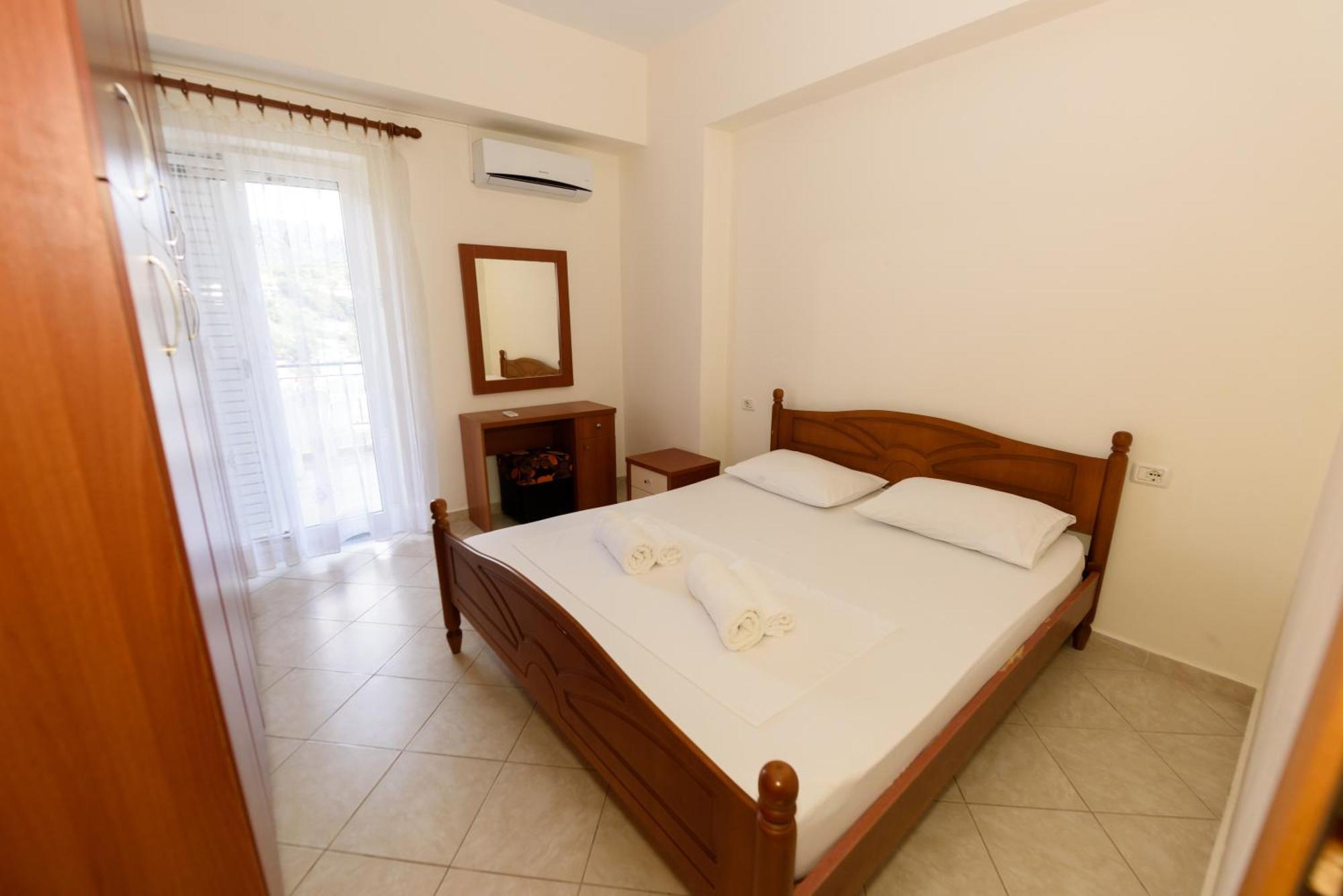 Vasili'S Family Apartments Himare Exterior photo