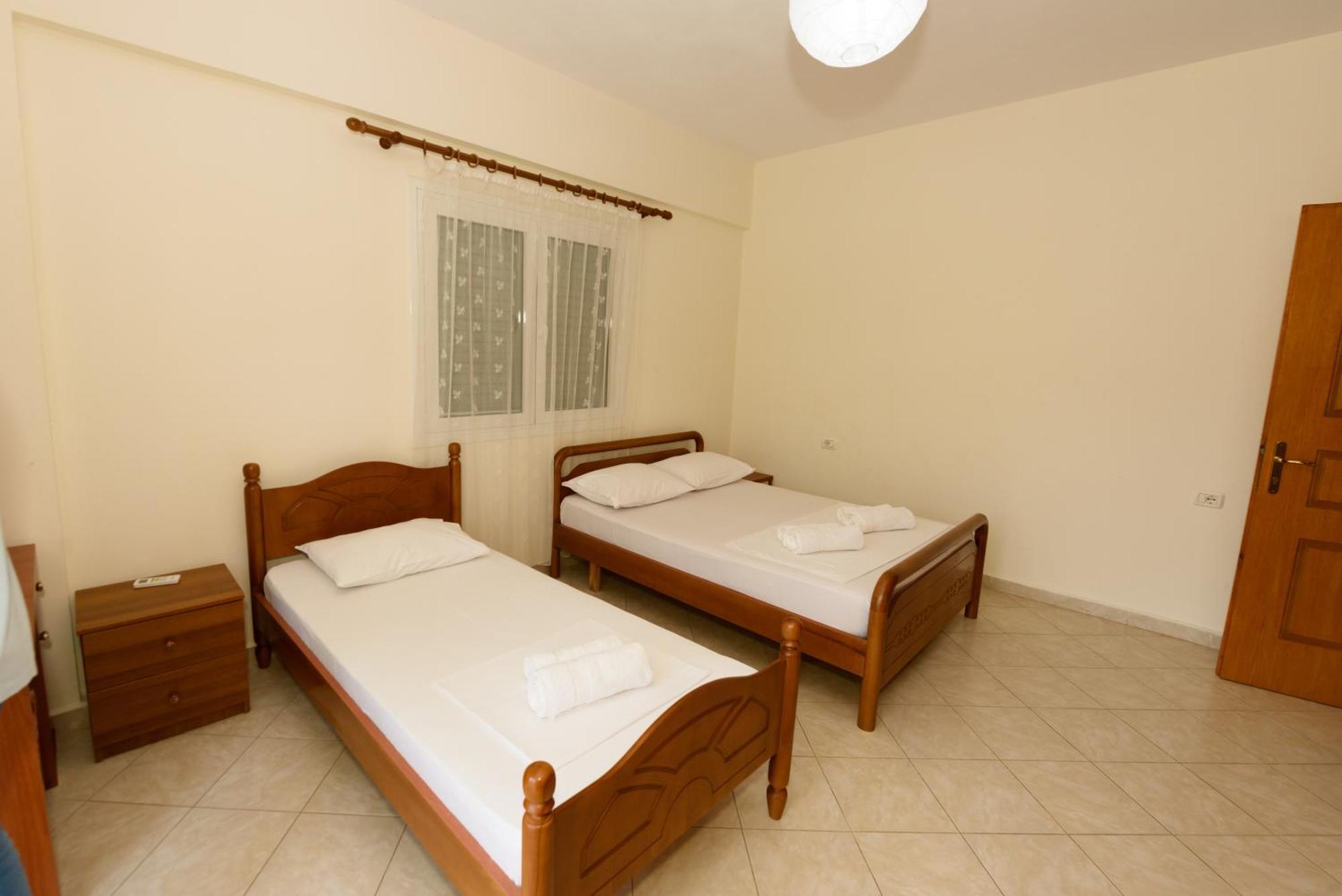 Vasili'S Family Apartments Himare Exterior photo