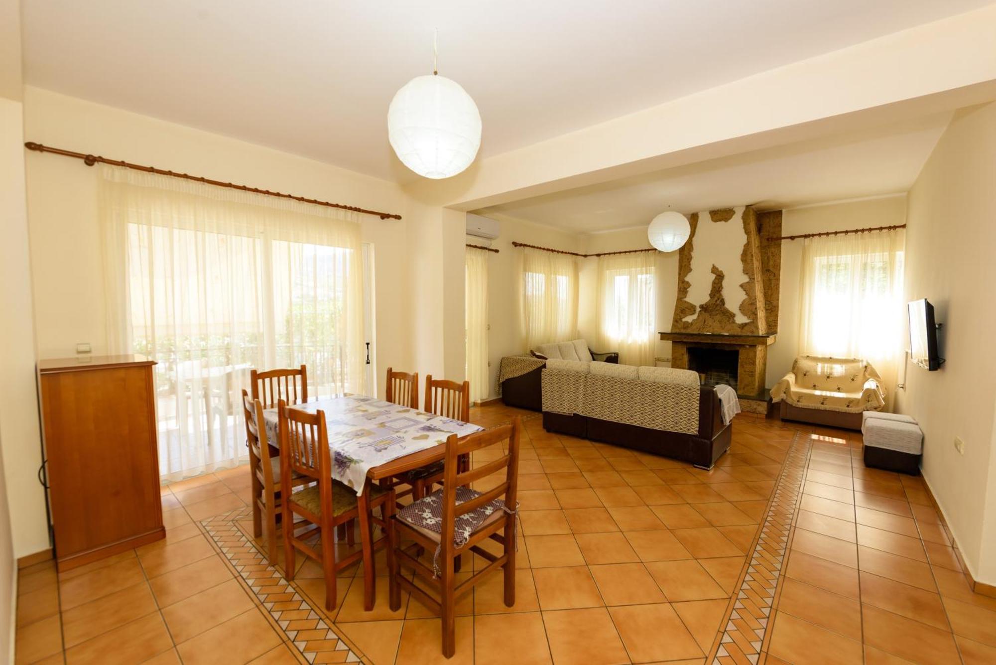 Vasili'S Family Apartments Himare Exterior photo