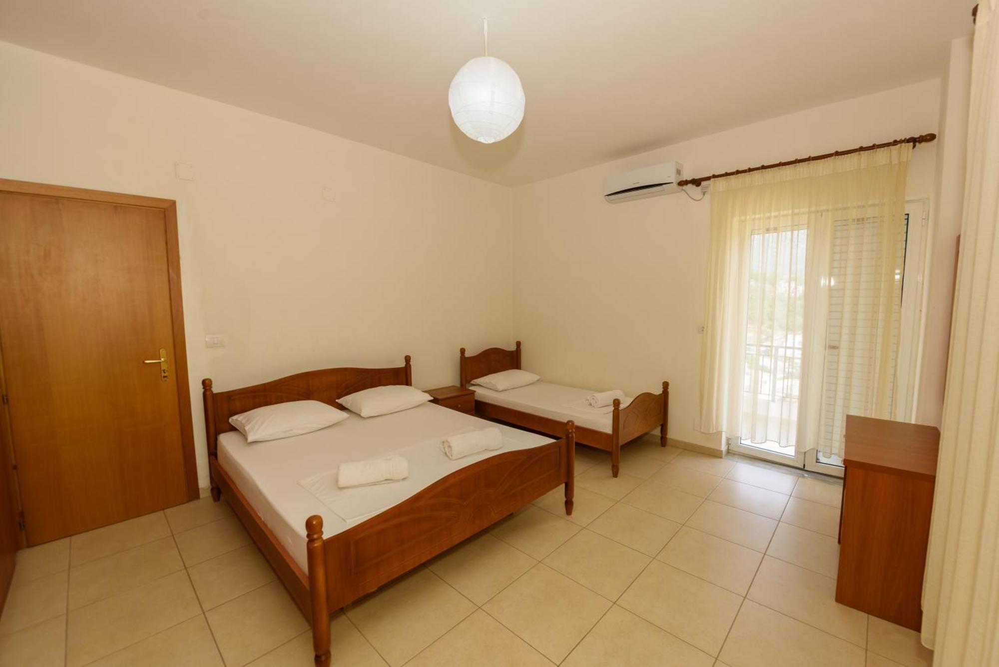 Vasili'S Family Apartments Himare Exterior photo