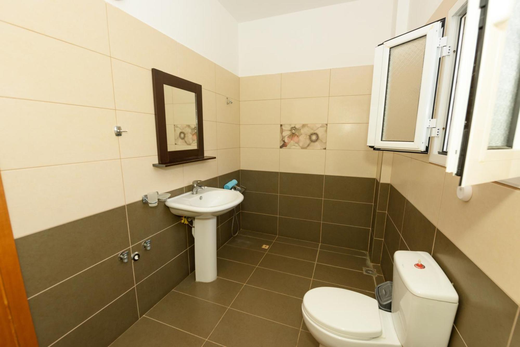 Vasili'S Family Apartments Himare Exterior photo
